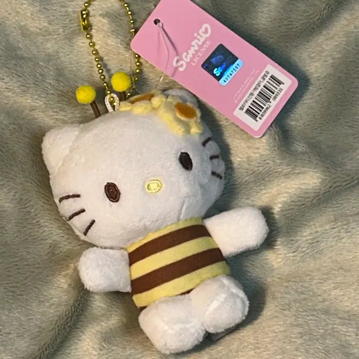 [BUNJANG] Sanrio Hello Kitty Bee Costume Keychain / 택0,새상품) 헬로키티 꿀벌 코스튬 인형 키링