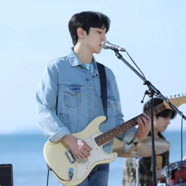 [SOLD OUT] 희귀) DAY6 데이식스 성진 기타 커크 미니어처 (커스텀)