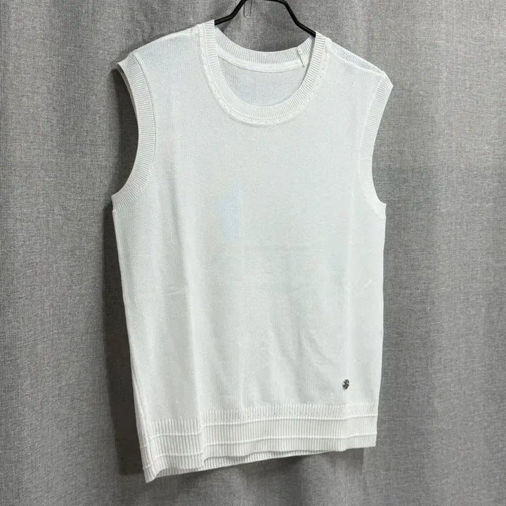 [BUNJANG] Sisley Round Neck Sleeveless Knit Vest / [66] 25ss 시슬리 sisley 라운드 조끼니트 여름 베스트