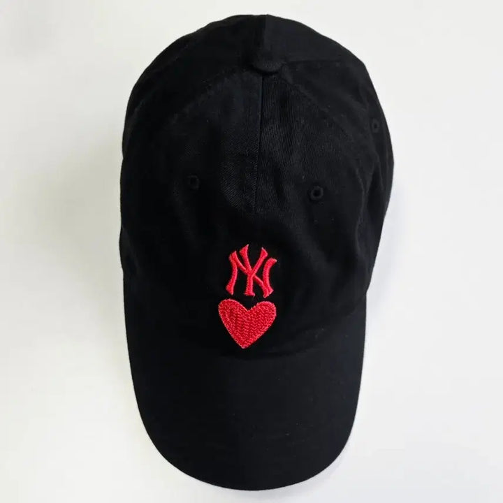 [SOLD OUT] MLB 뉴욕 양키스 하트 로고 블랙 볼캡