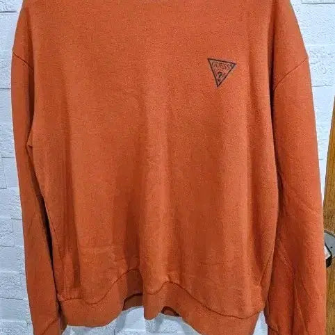 [BUNJANG] Guess Orange Sweatshirt / 게스 오렌지색 맨투맨 티셔츠