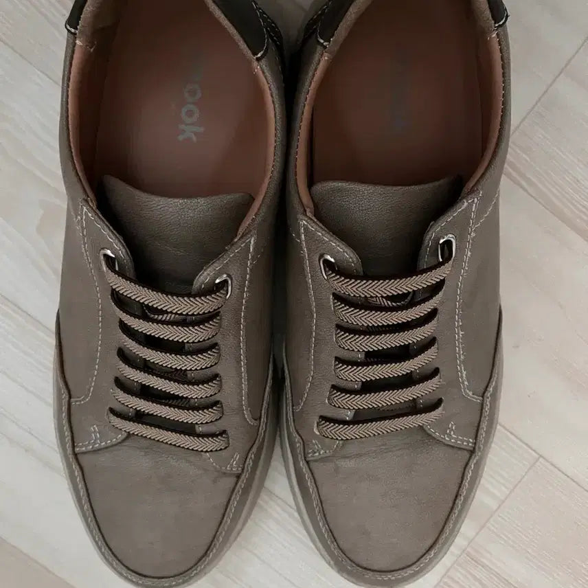 [BUNJANG] Mook Beige Leather Sneakers (260mm) / Mook 무크 베이지 가죽 스니커즈_260mm