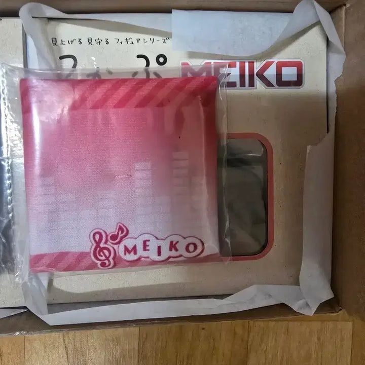[BUNJANG] MegaHouse Vocaloid MEIKO Look Up Figure / 메가하우스 보컬로이드 메이코(MEIKO)룩업 특전 방석 포함 미개봉