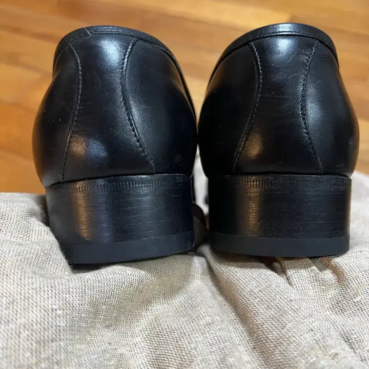 [SOLD OUT] 구찌 홀스래빗 테슬로퍼 9 1/2 280mm