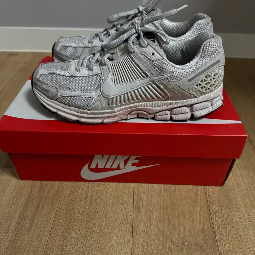 [BUNJANG] Nike Zoom Vomero 5 Vast Grey Sneakers / 나이키 줌 보메로 5 바스트 그레이 260