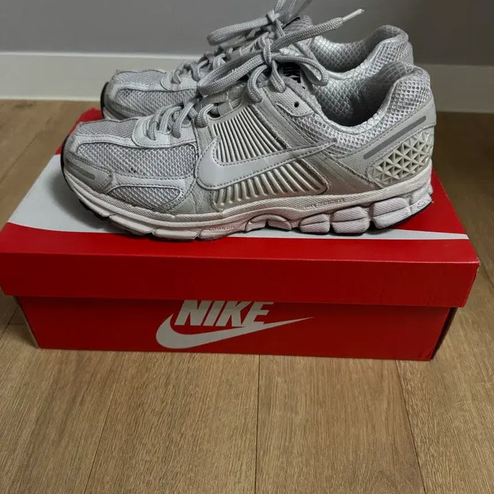 [BUNJANG] Nike Zoom Vomero 5 Vast Grey Sneakers / 나이키 줌 보메로 5 바스트 그레이 260