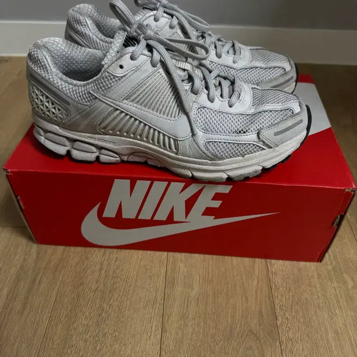 [BUNJANG] Nike Zoom Vomero 5 Vast Grey Sneakers / 나이키 줌 보메로 5 바스트 그레이 260