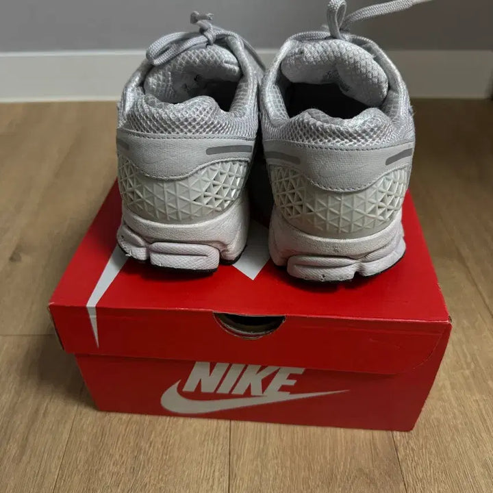 [BUNJANG] Nike Zoom Vomero 5 Vast Grey Sneakers / 나이키 줌 보메로 5 바스트 그레이 260