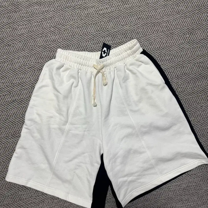 [BUNJANG] Muscolo Bermuda Shorts / 머스콜로 버뮤다 반바지