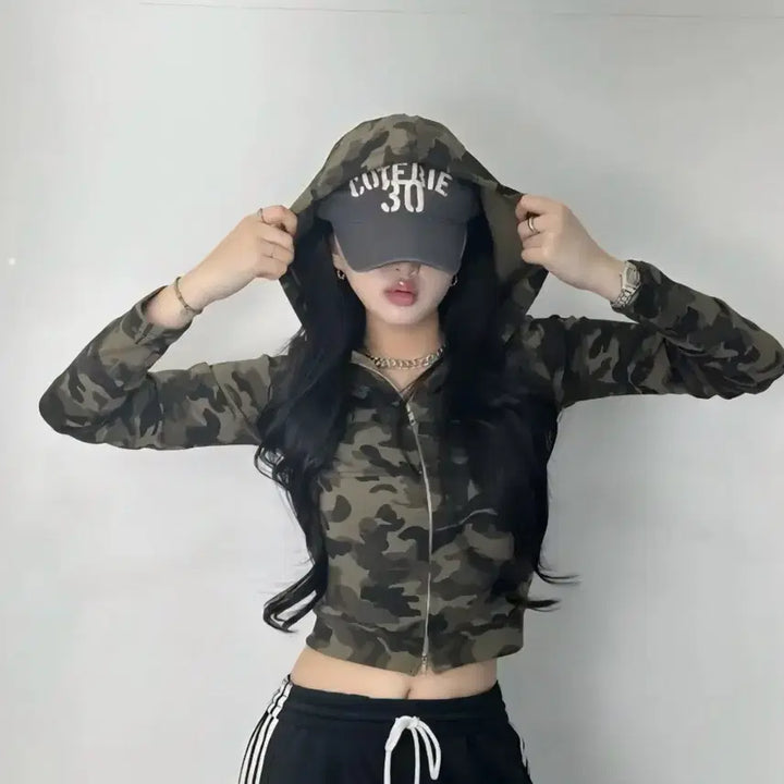 [SOLD OUT] 밀리터리 카모 슬림 크롭 후드집업 카키