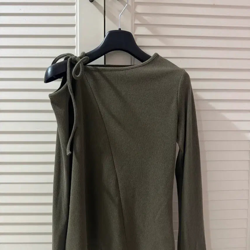 [BUNJANG] One-Shoulder Ribbed Knit Top / 원오프숄더골지니트