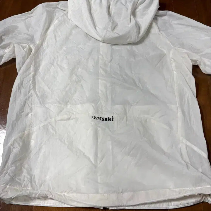 [BUNJANG] Descente Swiss Ski Inspired Windbreaker SP221EWB59 / 데상트 스위스 스키 인스파이어드 바람막이, 모델명 SP221EWB59