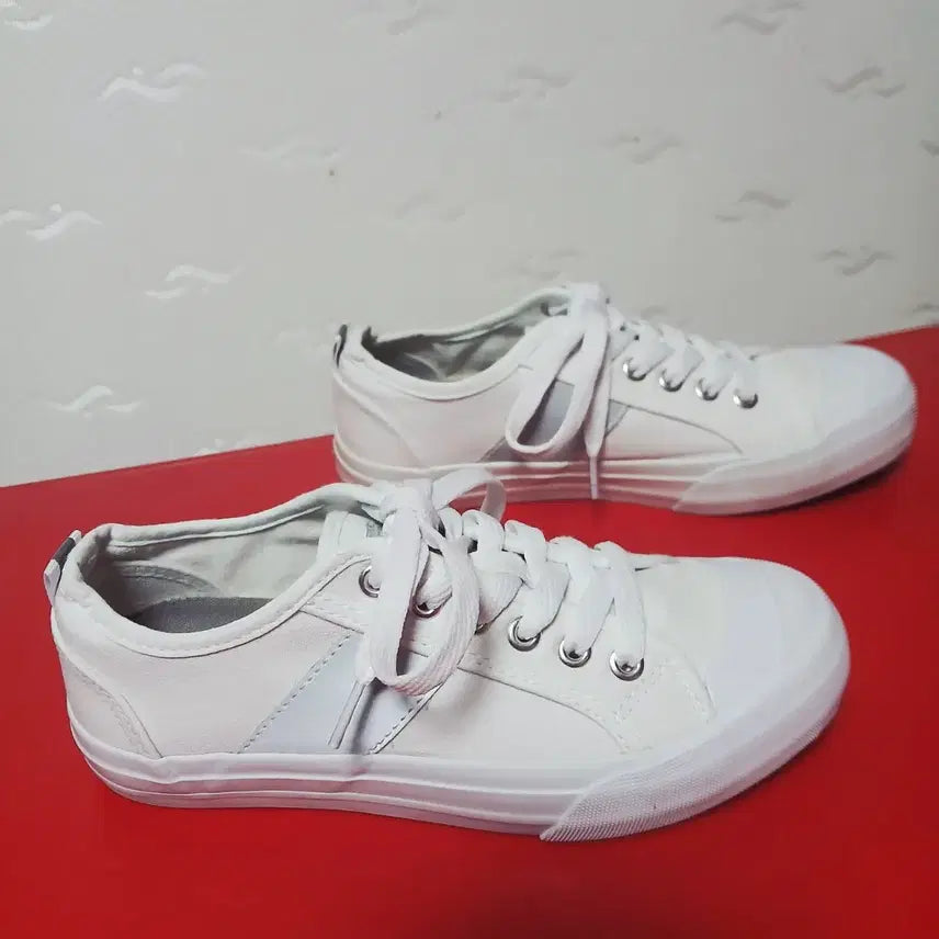 [SOLD OUT] (1) 슈펜 흰색 스니커즈 230mm