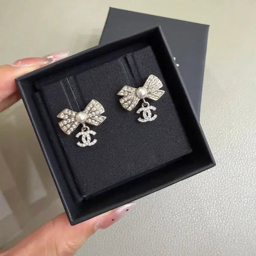 [BUNJANG] Chanel Ribbon Logo Earrings / 샤넬 리본 로고 귀걸이
