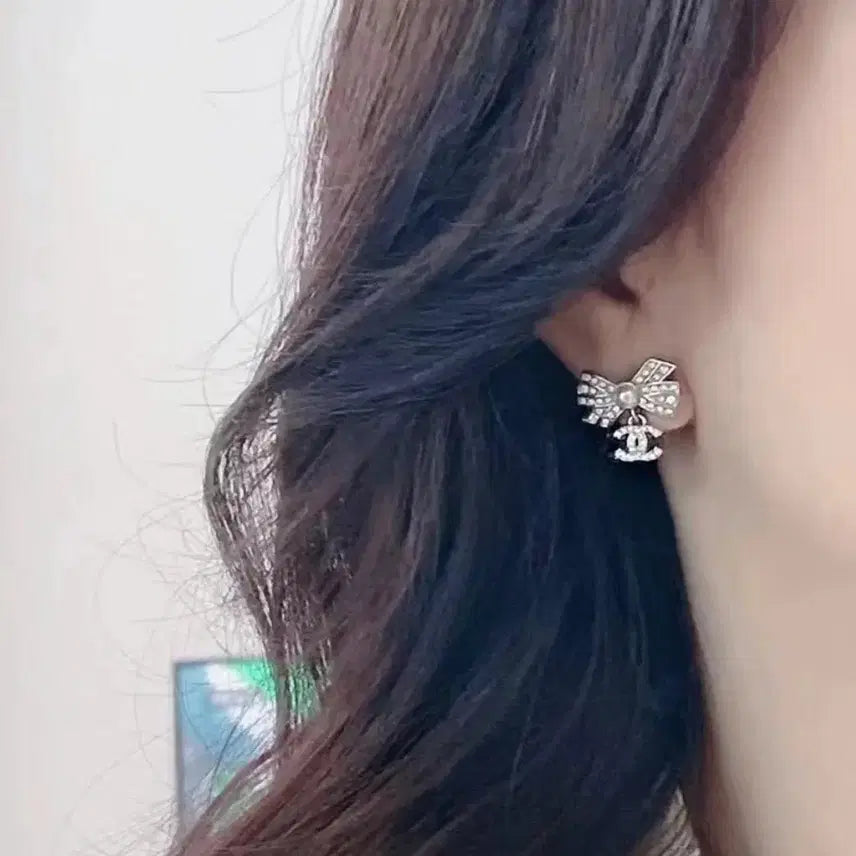 [BUNJANG] Chanel Ribbon Logo Earrings / 샤넬 리본 로고 귀걸이