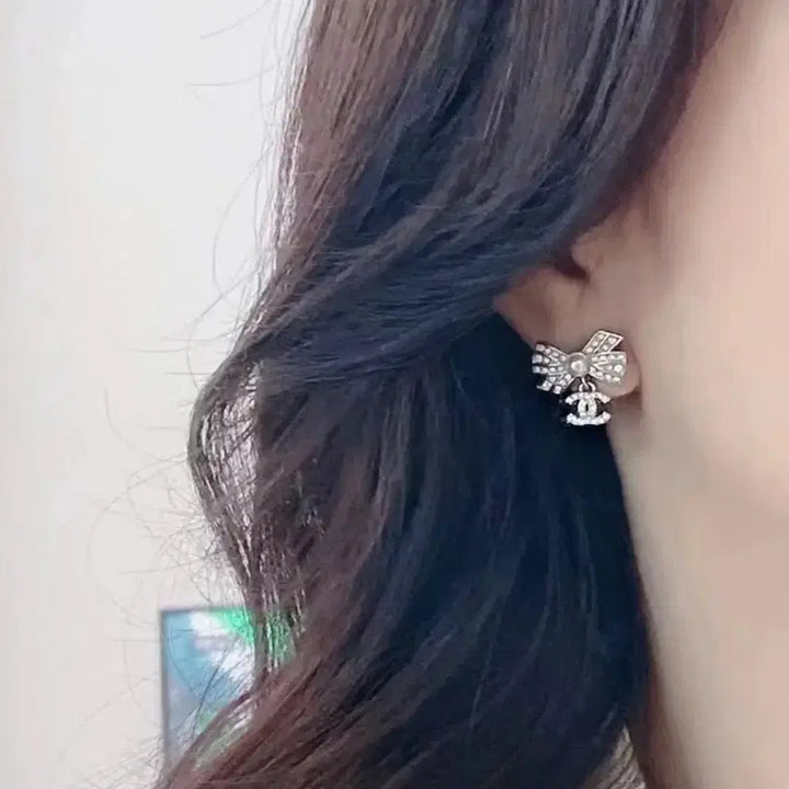 [BUNJANG] Chanel Ribbon Logo Earrings / 샤넬 리본 로고 귀걸이