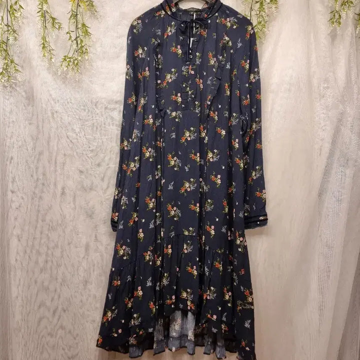 [BUNJANG] Thursday Island Velvet Point Asymmetrical Dress / 새옷 S,M 네크 벨벳포인트 언발원피스 써스데이아일랜드