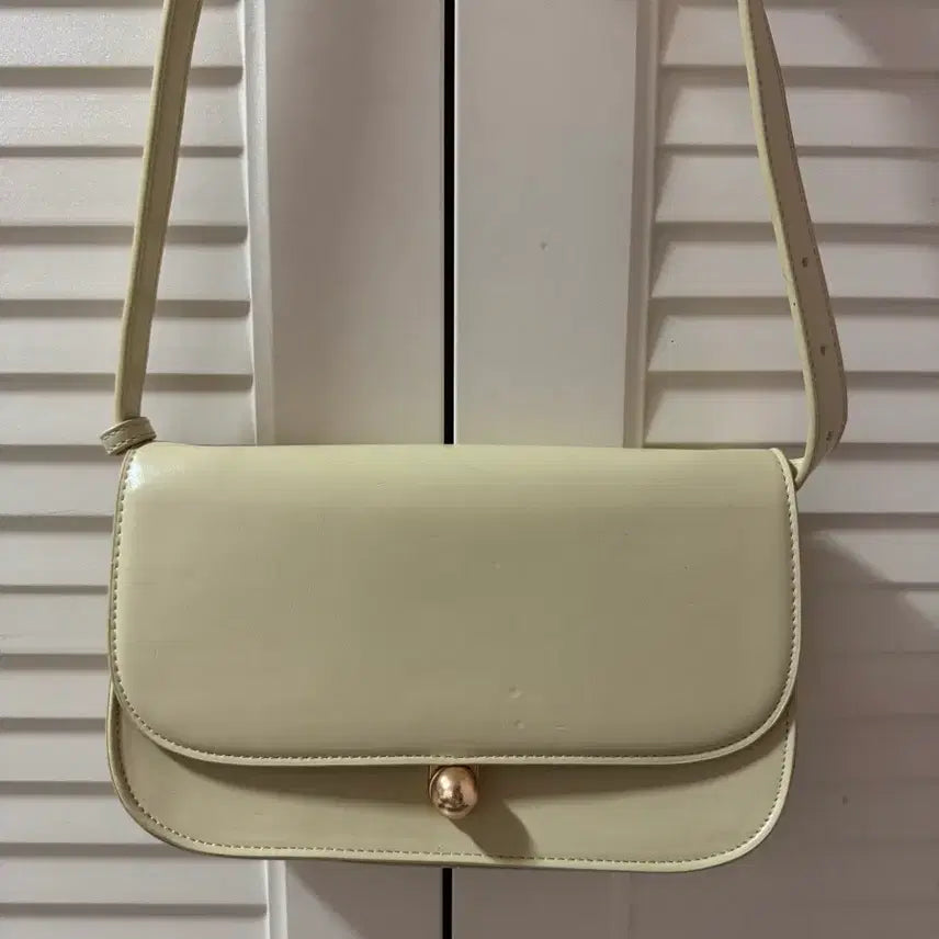 [BUNJANG] Pale Yellow Crossbody Shoulder Bag / 연노란색크로스백 숄더백