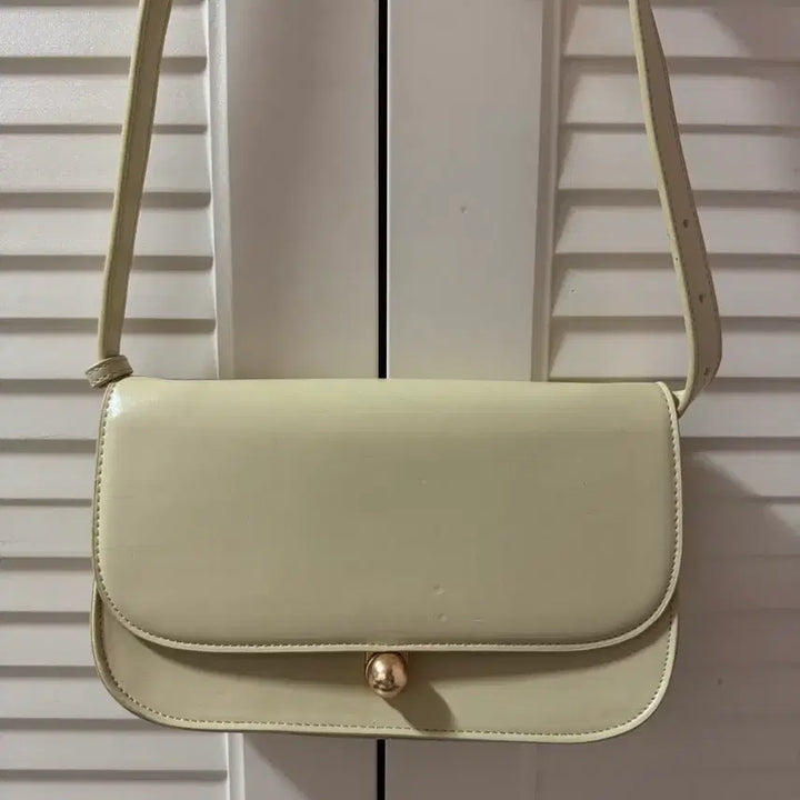 [BUNJANG] Pale Yellow Crossbody Shoulder Bag / 연노란색크로스백 숄더백