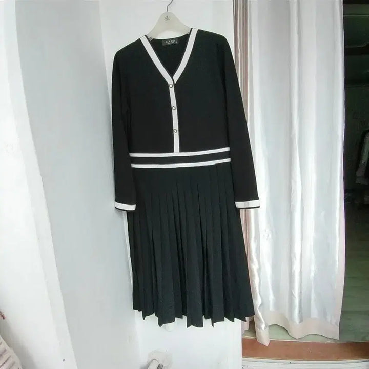 [BUNJANG] BANANA Black Pleated Dress / BANANA 블랙 플리츠 원피스