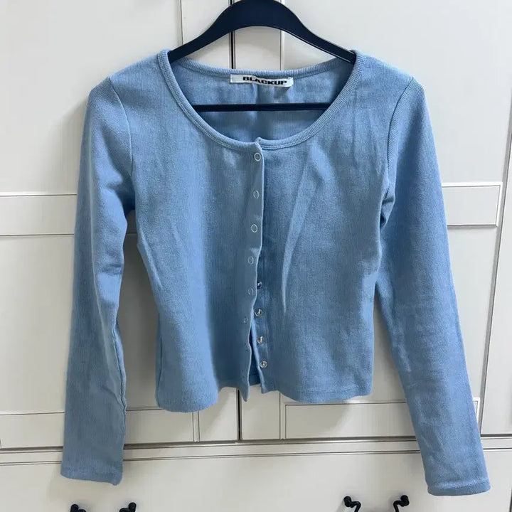 [SOLD OUT] 블랙업 블루 색상 가디건