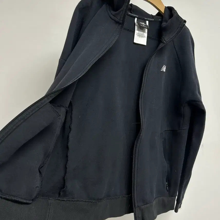 [SOLD OUT] 뉴발란스 후드집업 블랙 m