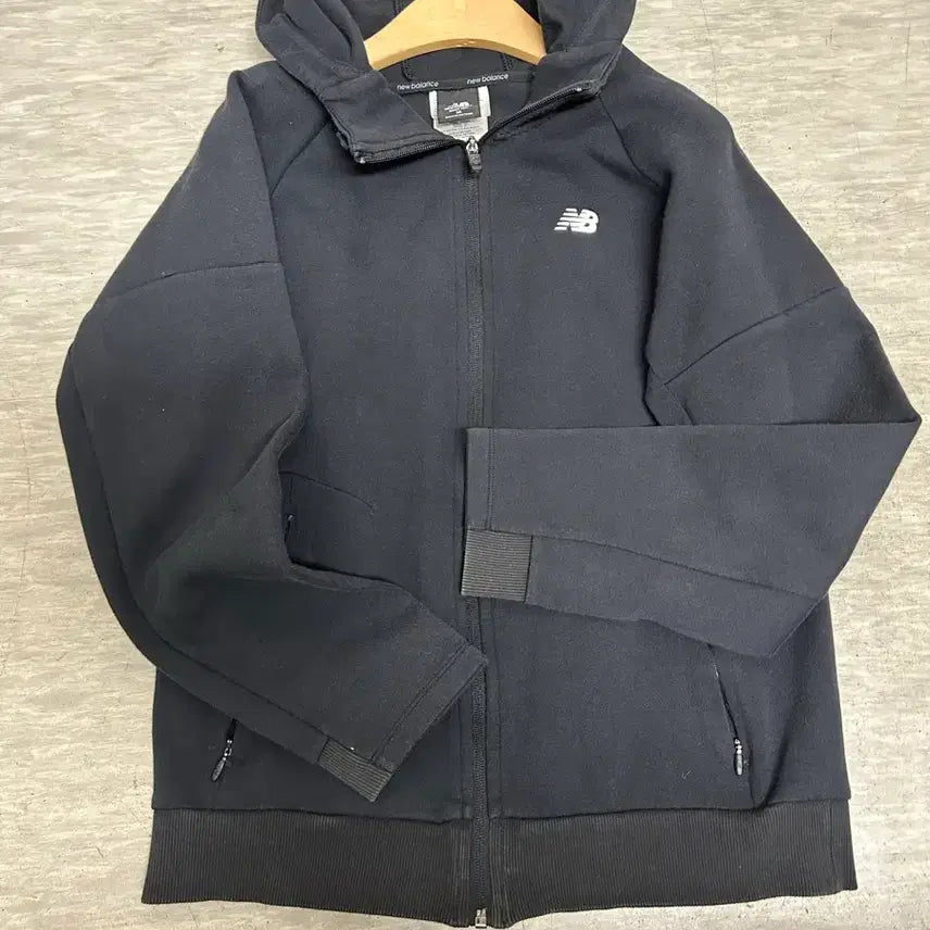 [SOLD OUT] 뉴발란스 후드집업 블랙 m