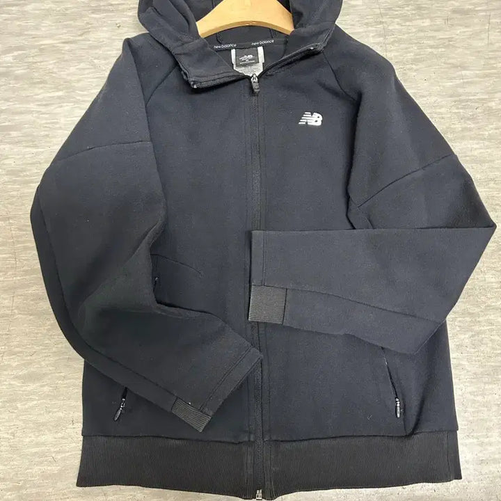 [SOLD OUT] 뉴발란스 후드집업 블랙 m