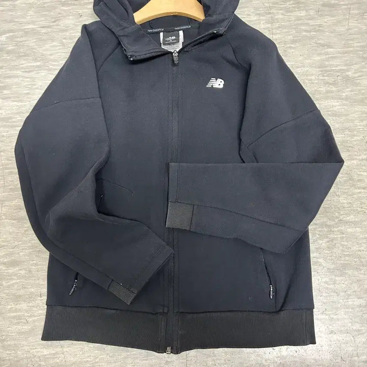[SOLD OUT] 뉴발란스 후드집업 블랙 m