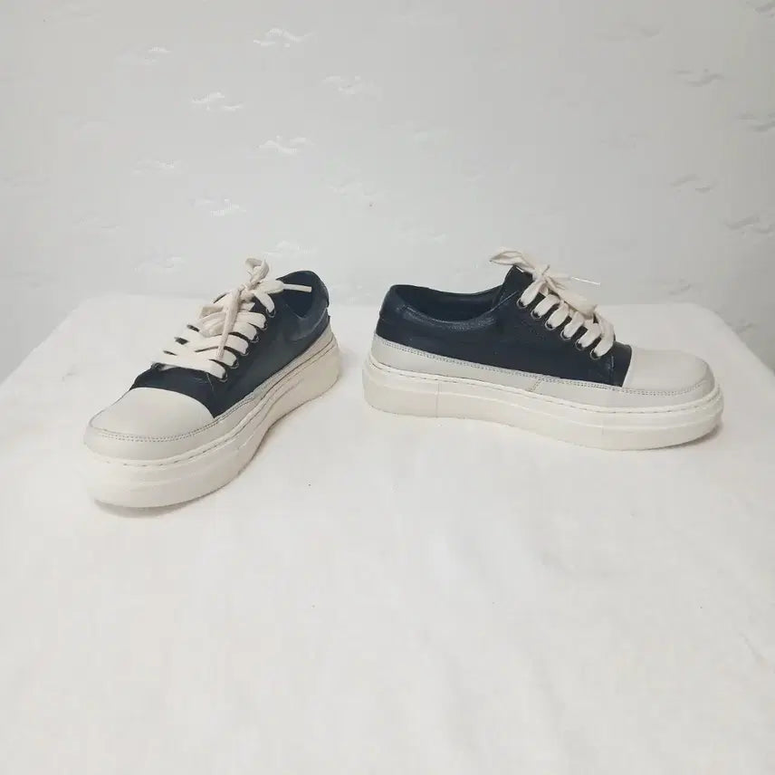 [SOLD OUT] (7) 식스핏 검&amp;흰 스니커즈230mm