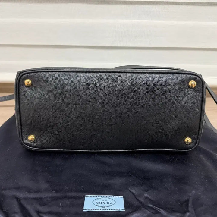 [BUNJANG] Prada Saffiano Galleria Bag Medium Black Gold Hardware / 프라다 사피아노 갤러리아백 미디움+스트랩+더스트백(블랙/금장)