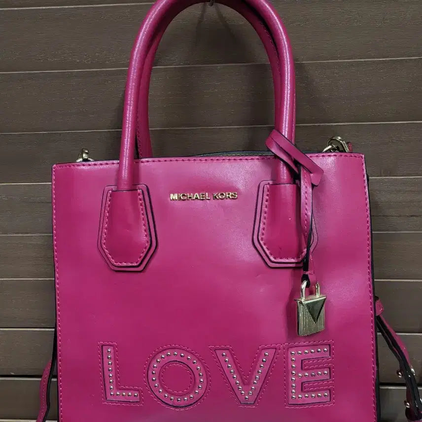 [SOLD OUT] 마이클코어스 LOVE 숄더백 핫핑크