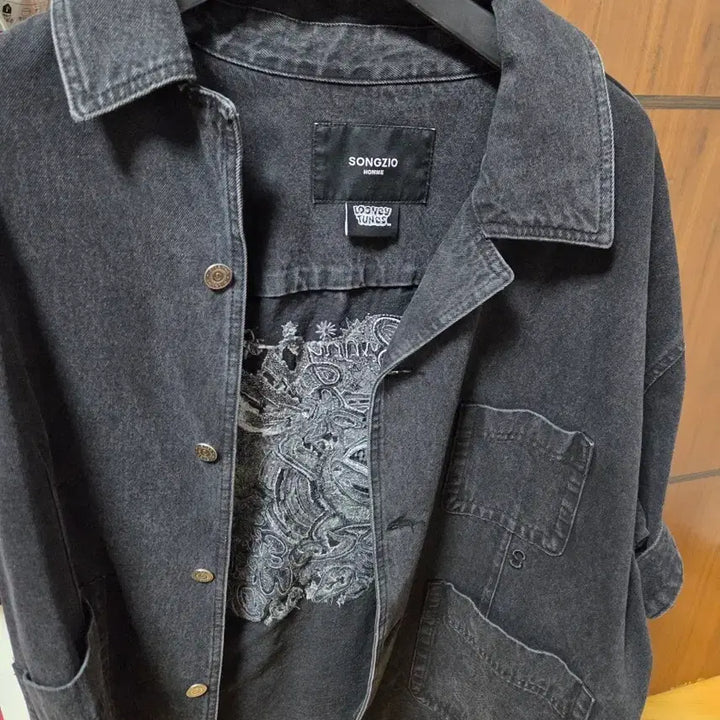 [BUNJANG] Songzio Looney Tunes Denim Shirt / 송지오 루니툰 반팔데님 48사이즈 팔아요