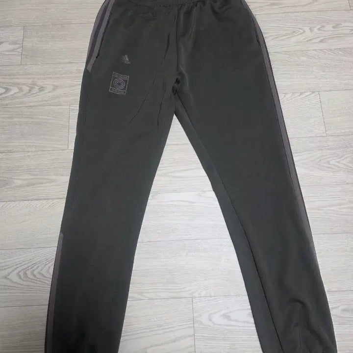 [SOLD OUT] S 아디다스 칼라바사스 트레이닝 조거팬츠 카키