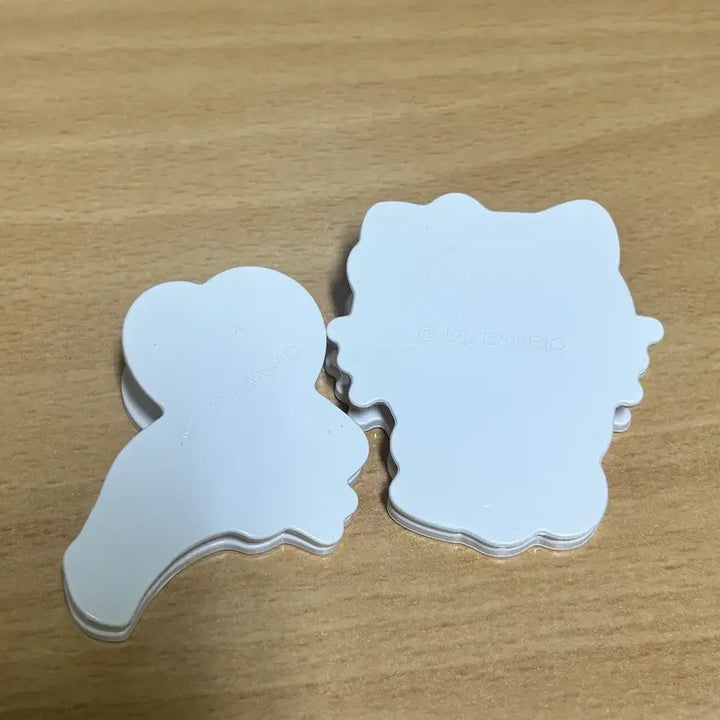 [BUNJANG] Sanrio Hello Kitty Kirimichan Set of 2 Clips / 산리오 헬로키티 키리미짱 집게 2개 일괄