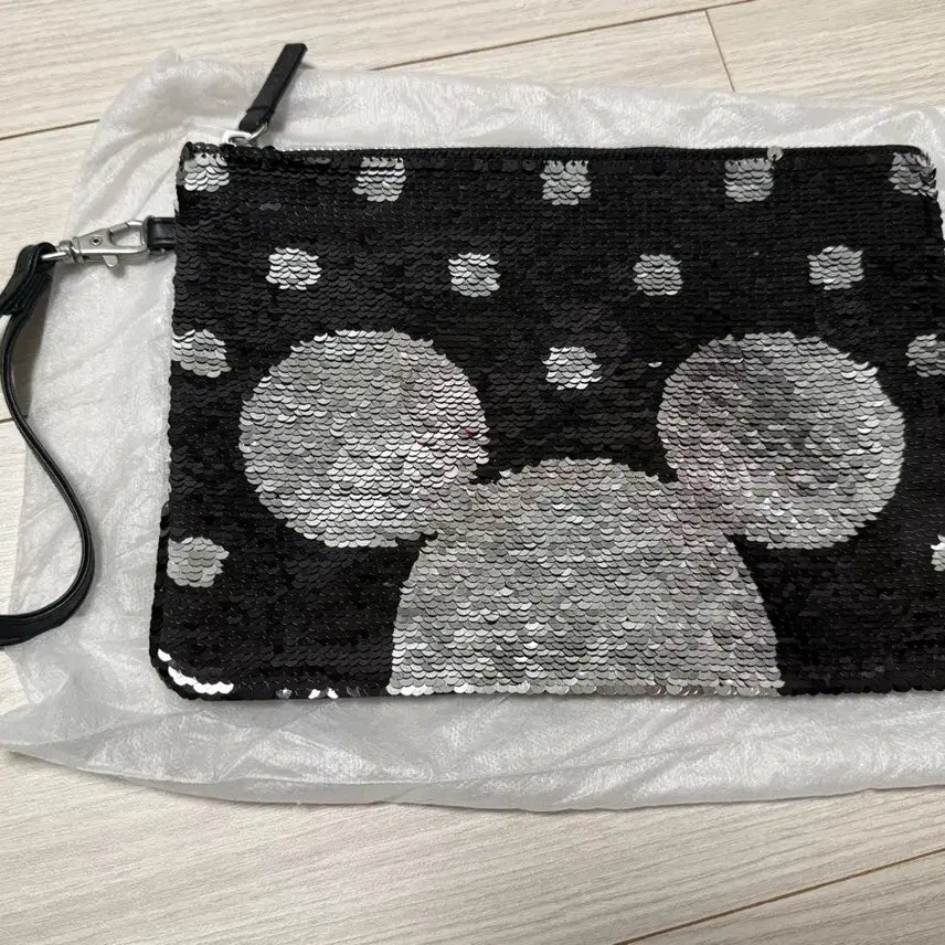 [BUNJANG] Disney x Francfranc Mickey Mouse Sequin Clutch Pouch / 디즈니x프랑프랑 미키마우스 스팽글 클러치 (미니나옴)