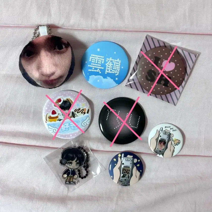 [BUNJANG] BOYNEXTDOOR Malrang Eunchae Pin Button &amp; Keyring Bundle / 보넥도 핀버튼 핀뱃지 말랑이 키링