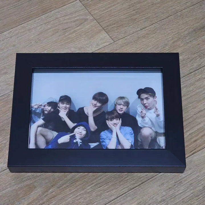 [BUNJANG] BTS RM Group Photo in Studio Frame / 무배) 방탄 RM 남준이 작업실 단체사진 액자