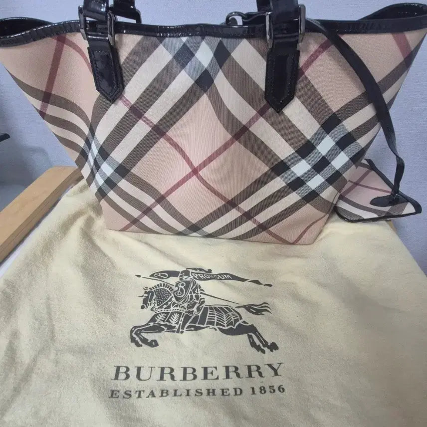 [BUNJANG] Burberry Nicky Shopper Bag with Pouch Set / 버버리 니키 쇼퍼백 +  파우치 세트