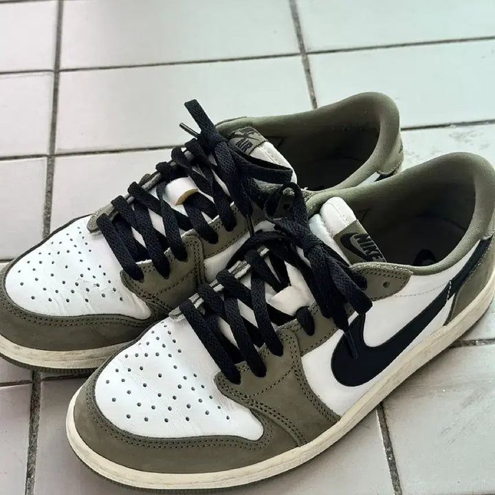 [BUNJANG] Air Jordan 1 Retro Low OG Medium Olive Summit White / (265) 에어조던 1 레트로 로우 OG 미디움 올리브 앤 서밋 화이트