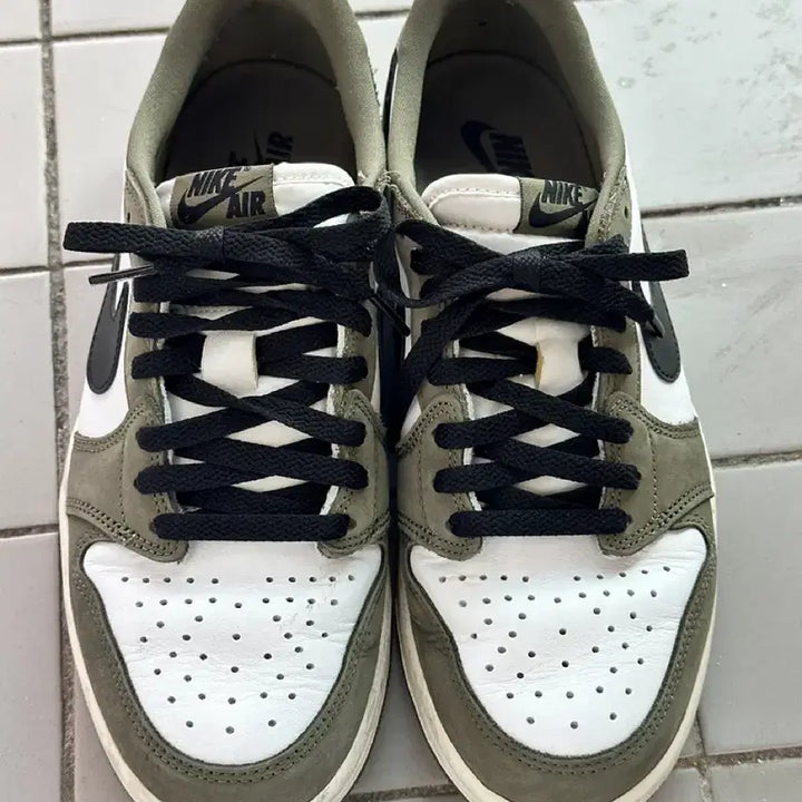 [BUNJANG] Air Jordan 1 Retro Low OG Medium Olive Summit White / (265) 에어조던 1 레트로 로우 OG 미디움 올리브 앤 서밋 화이트