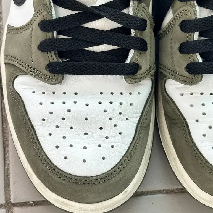 [BUNJANG] Air Jordan 1 Retro Low OG Medium Olive Summit White / (265) 에어조던 1 레트로 로우 OG 미디움 올리브 앤 서밋 화이트