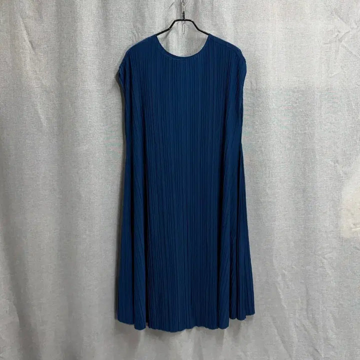 [BUNJANG] Navy Pleated Sleeveless Long Dress / [FREE] 플리츠 민소매 롱 원피스 (네이비)
