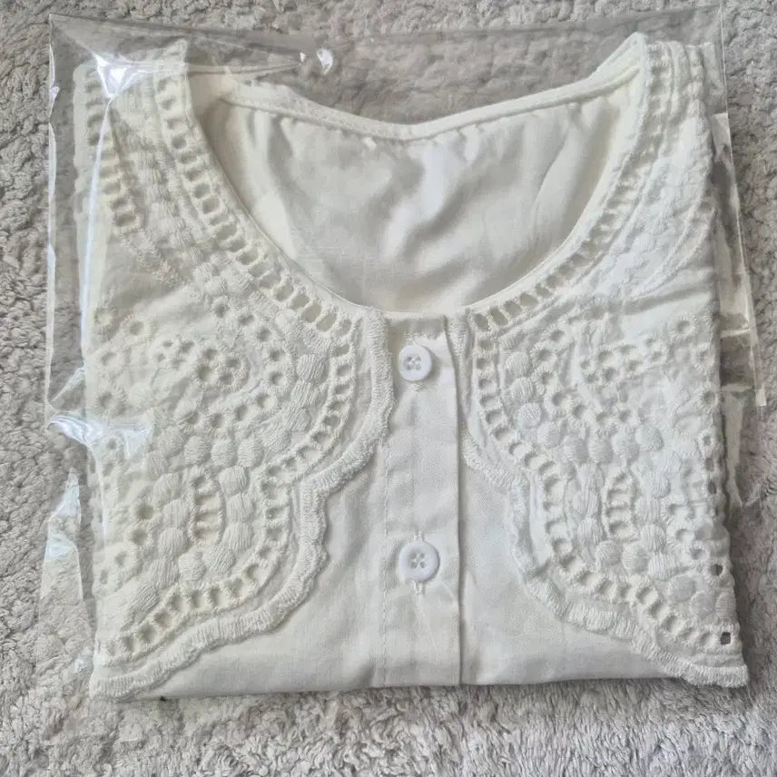 [BUNJANG] White Cotton Punch Lace Collar Blouse Top / 미착용새제품) 화이트 면 펀칭 레이스 카라