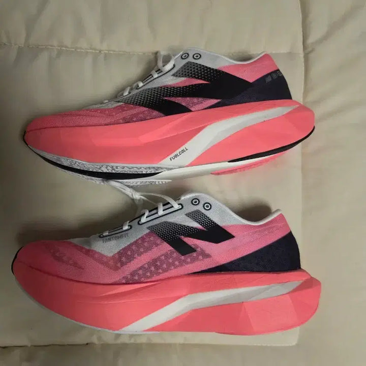 [BUNJANG] New Balance FuelCell Elite V4 Running Shoes (270mm, 2E) / [새상품] 뉴발란스 퓨어셀 엘리트 V4 팝니다(270mm)(2E)