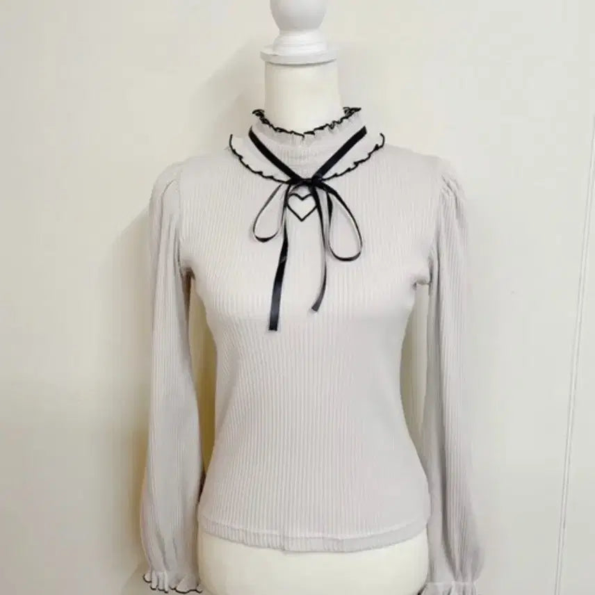 [BUNJANG] MA*RS Heart Punching Knit Long Sleeve Top / 미개봉) MA*RS 마즈 하트펀칭 니트 긴팔 핑크 지뢰계 양산형 스나