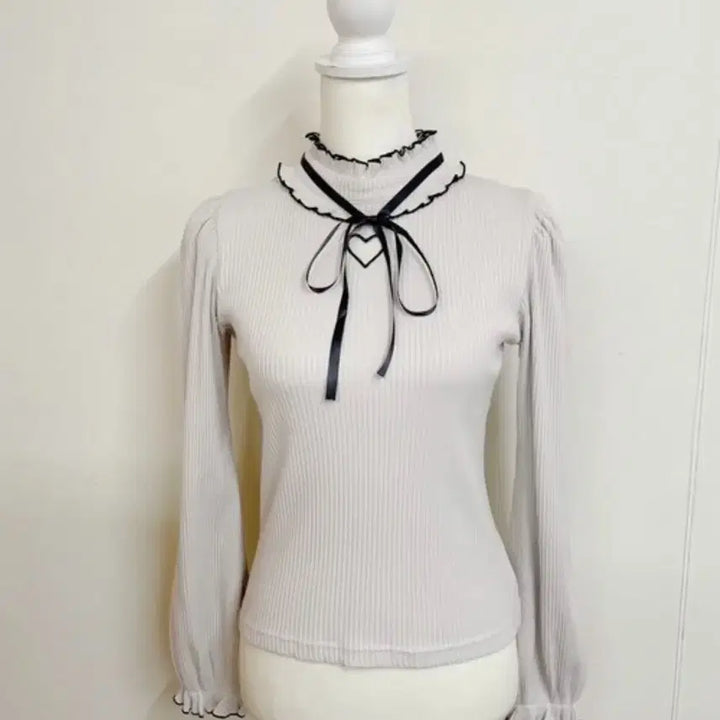 [BUNJANG] MA*RS Heart Punching Knit Long Sleeve Top / 미개봉) MA*RS 마즈 하트펀칭 니트 긴팔 핑크 지뢰계 양산형 스나