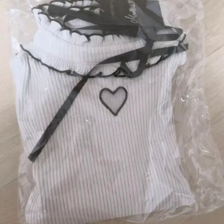 [BUNJANG] MA*RS Heart Punching Knit Long Sleeve Top / 미개봉) MA*RS 마즈 하트펀칭 니트 긴팔 핑크 지뢰계 양산형 스나