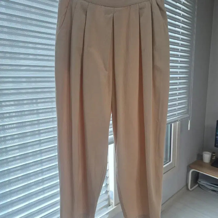 [BUNJANG] Pintuck Semi-Wide Fit Tapered Fit Pants (Light Beige) / 핀턱 라이트베이지 세미 와이드핏 + 테이퍼드핏 팬츠 55,66