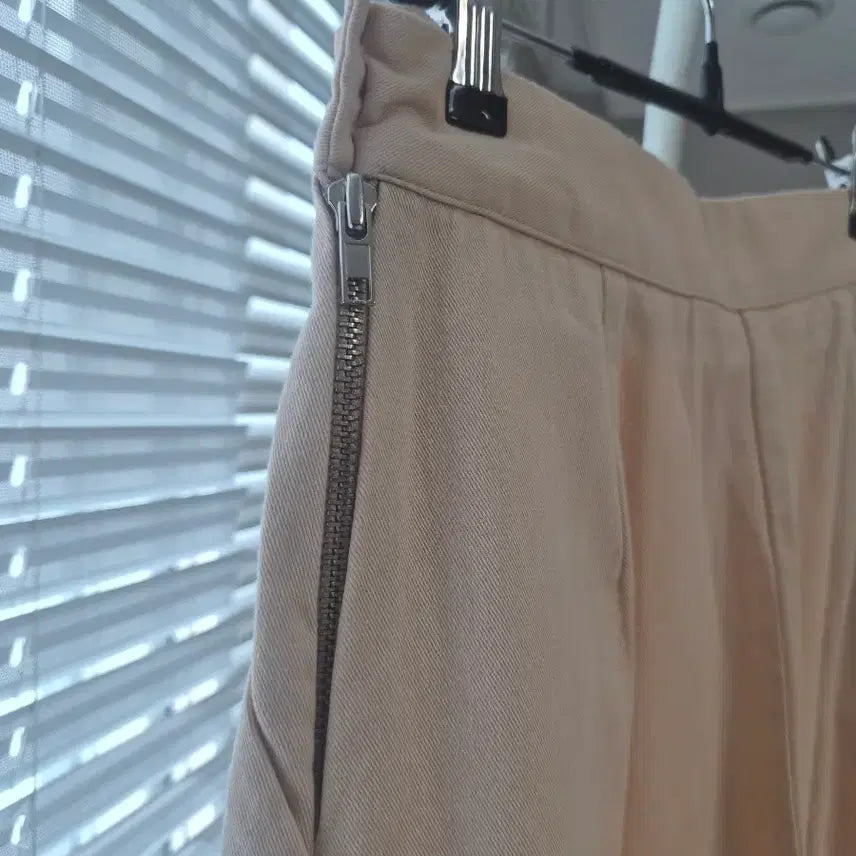 [BUNJANG] Pintuck Semi-Wide Fit Tapered Fit Pants (Light Beige) / 핀턱 라이트베이지 세미 와이드핏 + 테이퍼드핏 팬츠 55,66